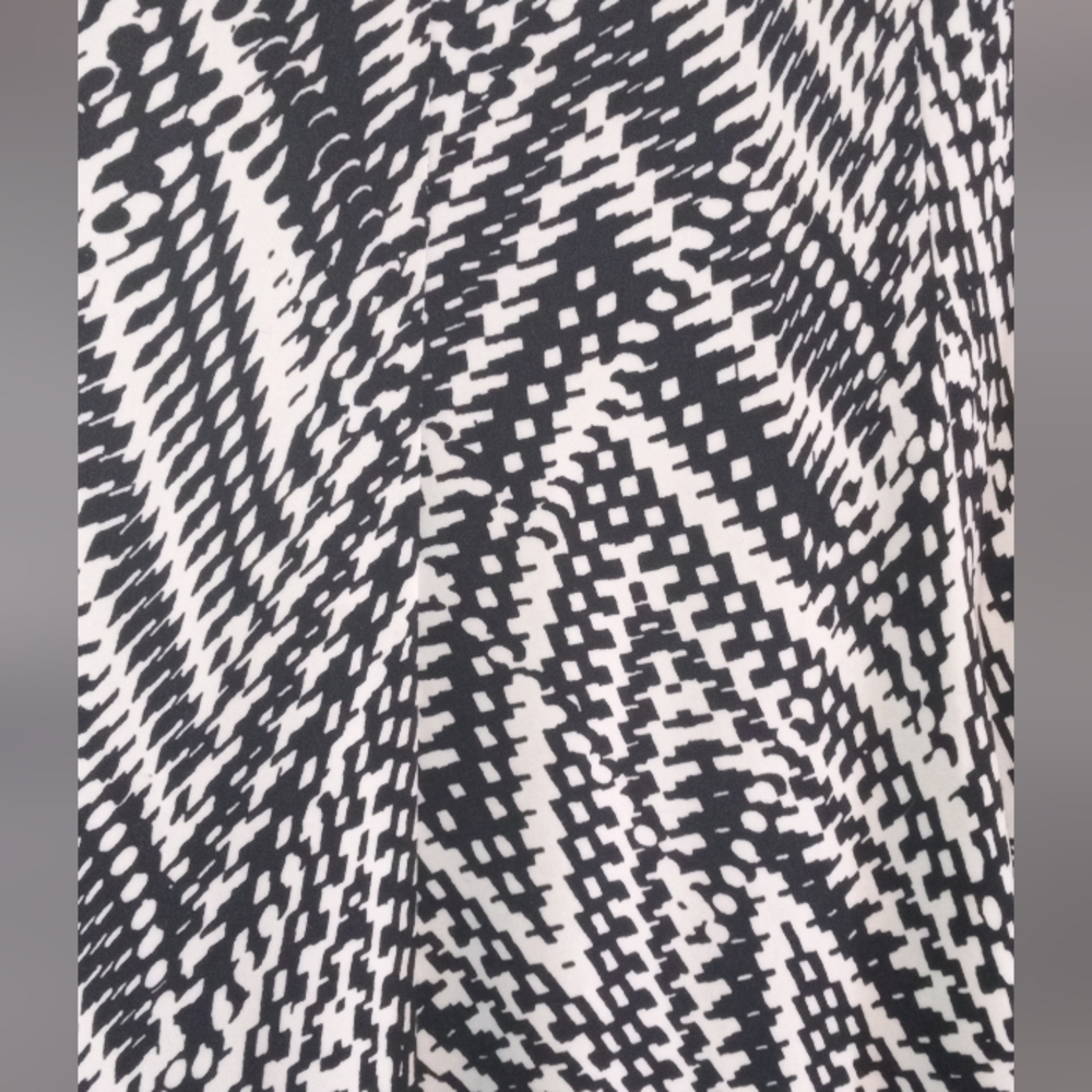 Cato Black and White Geometric A-Line Skirt - Picture 2 of 3